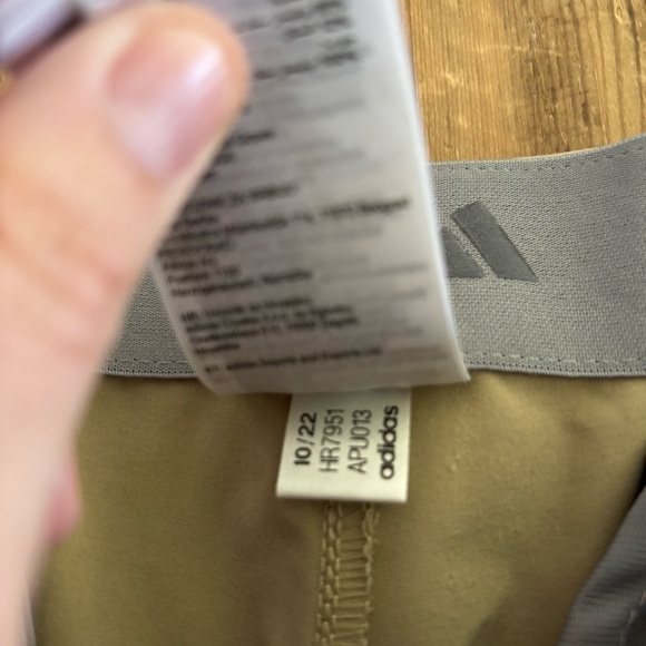 Adidas Ultimate365 8-Inch Hemp Khaki Golf Shorts HR7951
Men’s 32 - Picture 8 of 11